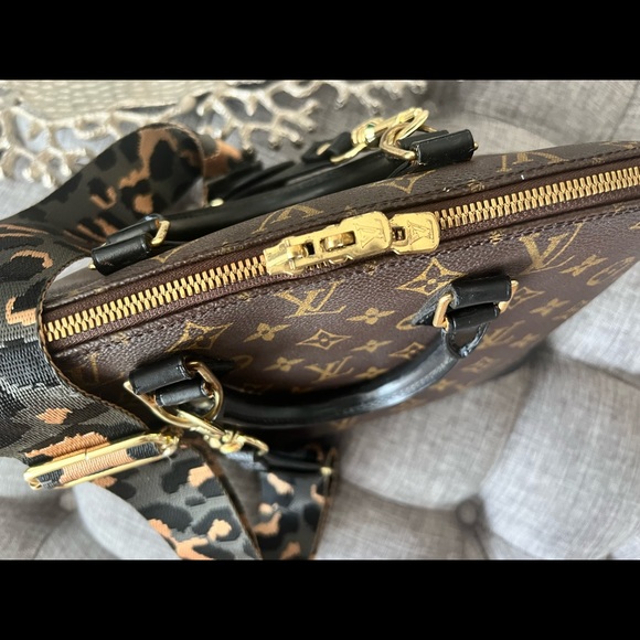 Authentic Louis Vuitton Alma - Picture 3 of 8